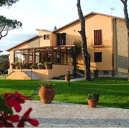 B&B Villa Acero มารีนาดีคาร์รารา ภายนอก รูปภาพ